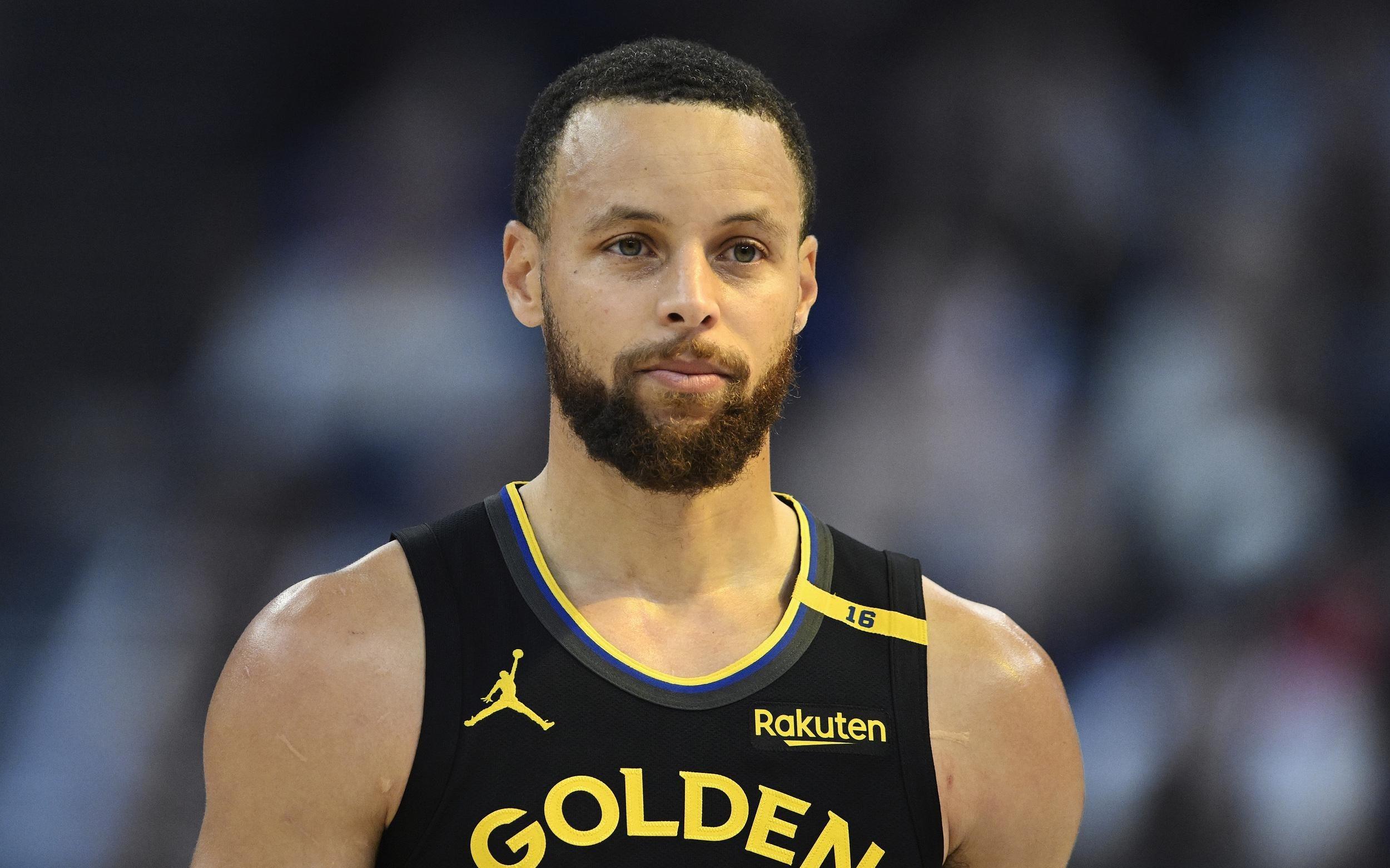 库里新书被亚马逊列入畅销书榜前十，并登上体育类图书榜首