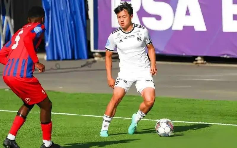 国足左路答案来了！23岁华裔飞翼身价飙至120万欧，模板伊东纯也