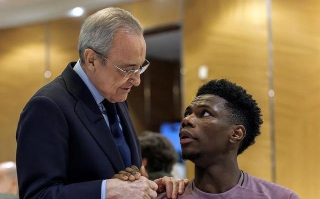 赛前打气，弗洛伦蒂诺到皇马下榻酒店与球员、教练组打招呼