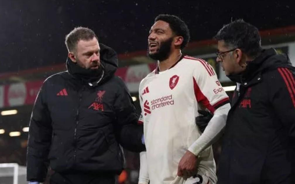 小雷：利物浦花了7分钟才换下戈麦斯，这太业余了