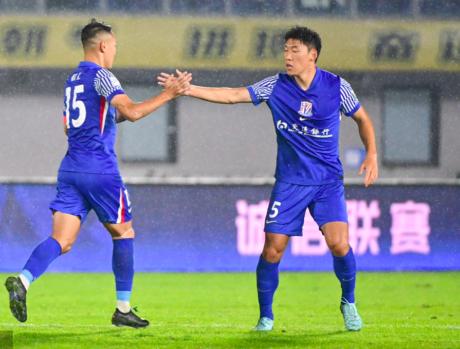 11打9！中超争冠豪门21逆转对手队长踹人+前国脚骂裁判双双染红