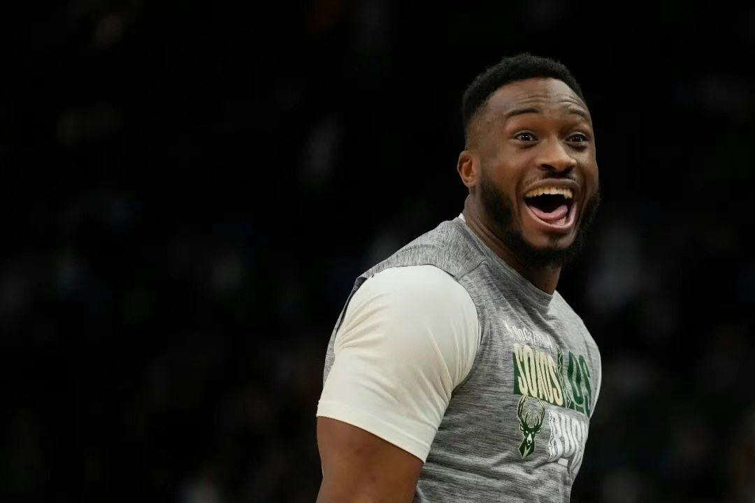 确定！场均2.4分+跟腱撕裂，这都能签约，妥妥NBA最强关系户啊