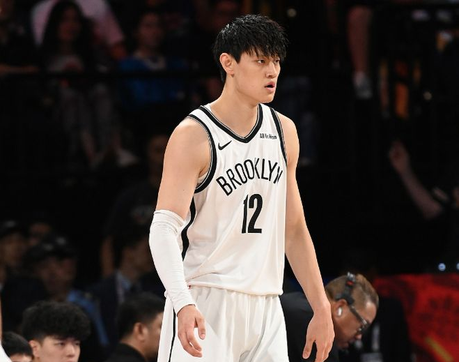 曾凡博中国赛次战被弃用引争议：沦为卖票吉祥物大概率回CBA争冠