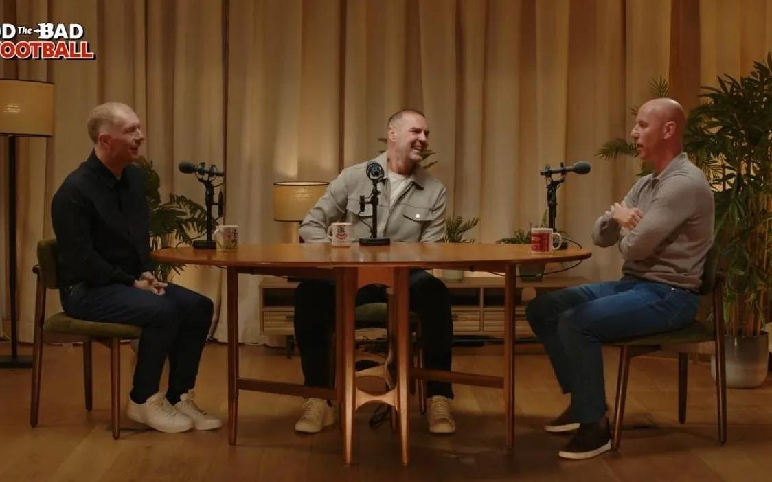 尼基巴特：曼联球员踢三中场都没出色表现，更别说双中场了