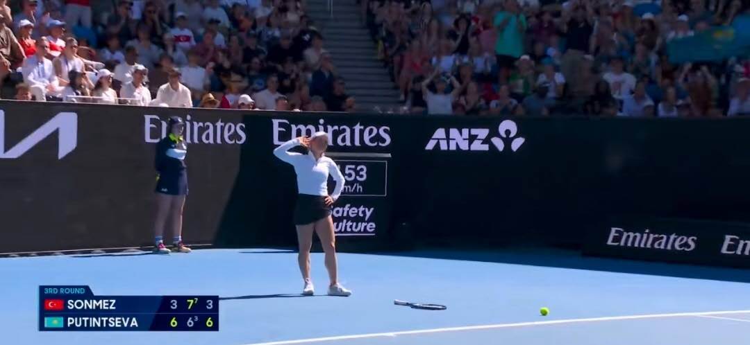 普丁塞娃赛后跳舞硬刚观众嘘声，梅总五盘逆转会师钱同学引爆舆论