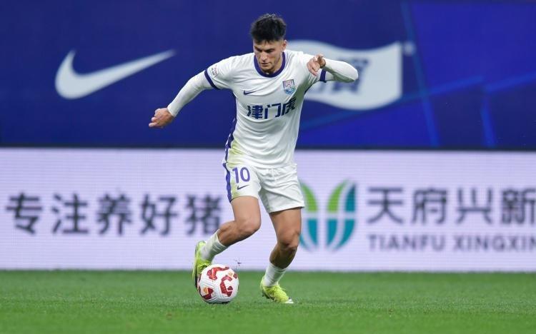 记者：对阵武汉伤退的天津外援萨尔瓦多有拉伤，明天做进一步检查