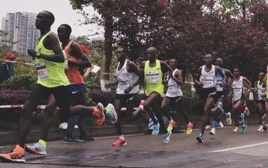 马拉松比赛中每公里要怎么跑，跑后休息与恢复怎么进行,看这一篇就够了快来收藏