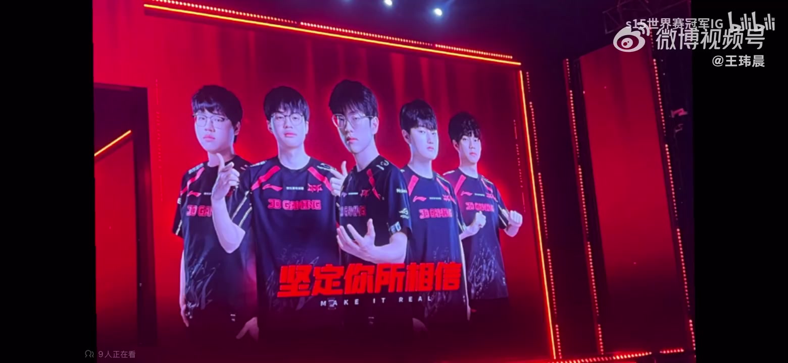 这是因爱生恨了昨日JDG落败后粉丝现场发飙：Scout退役！