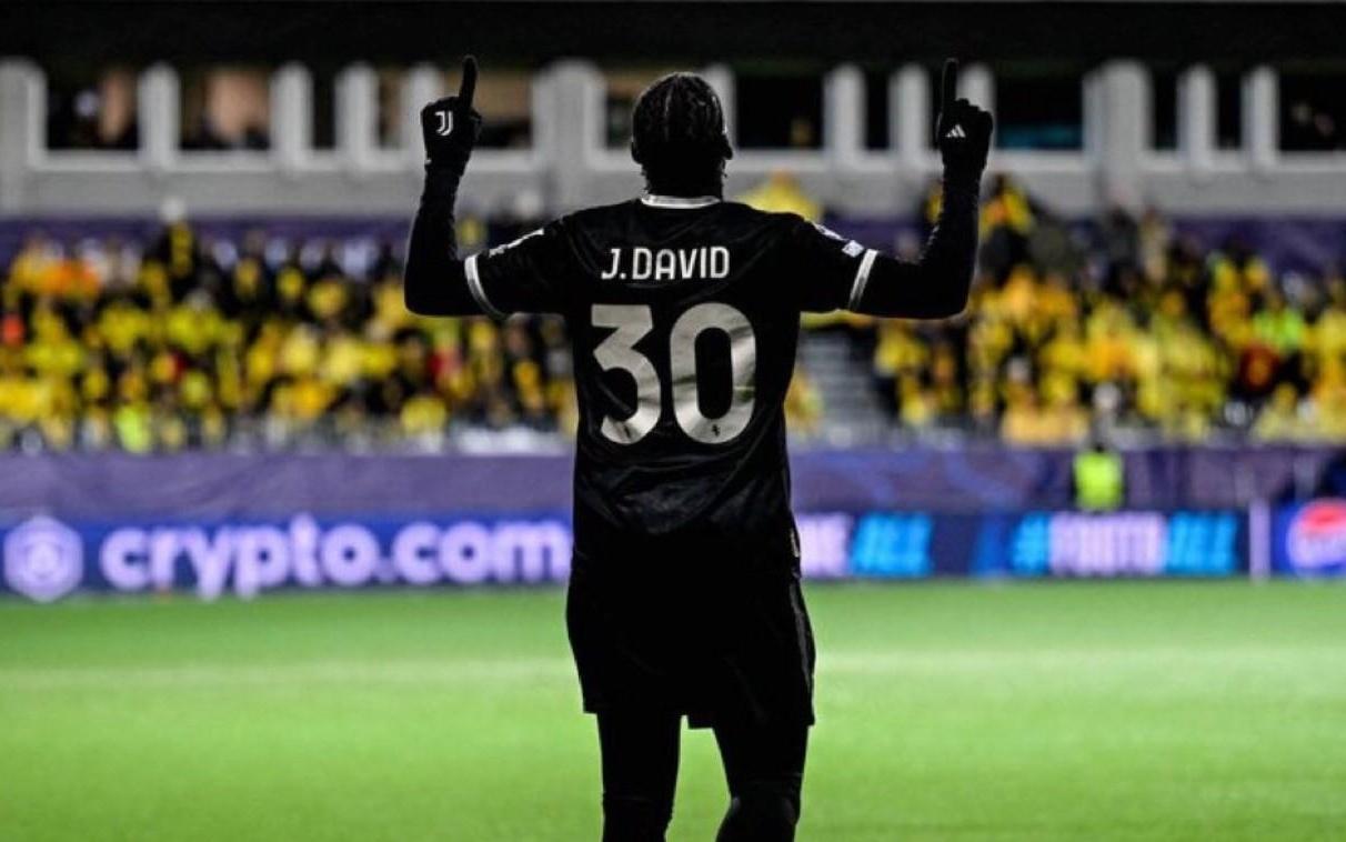 米体：斯帕莱蒂考虑放弃无锋阵，重新启用2名进攻中场+1名中锋