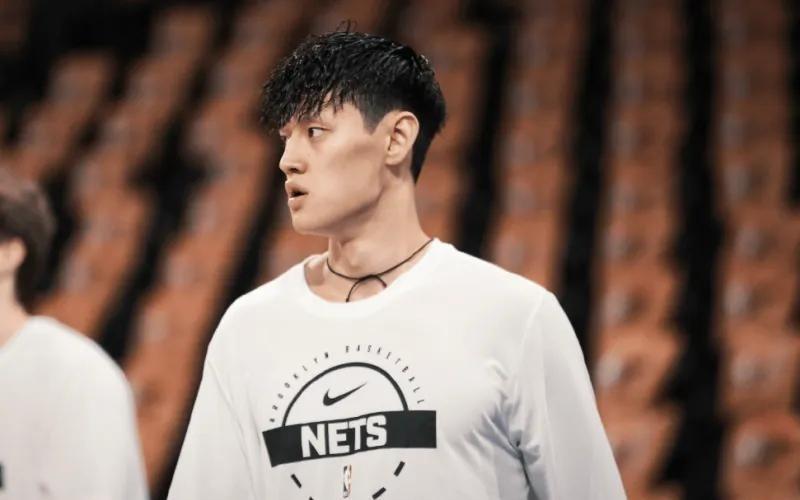 曾凡博上场把身价打没了全场高呼其