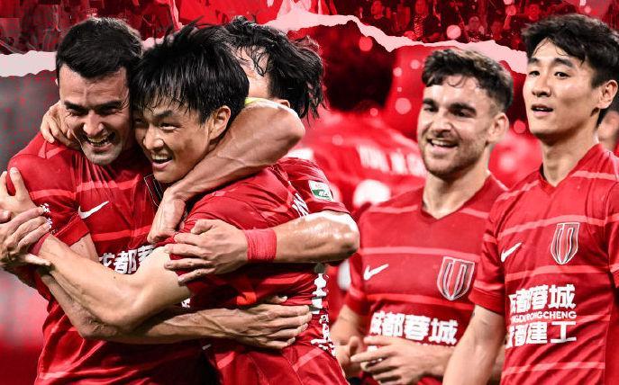 亚冠首秀崩盘：94分钟染红，95分钟被绝杀，中超领头羊12遭逆转
