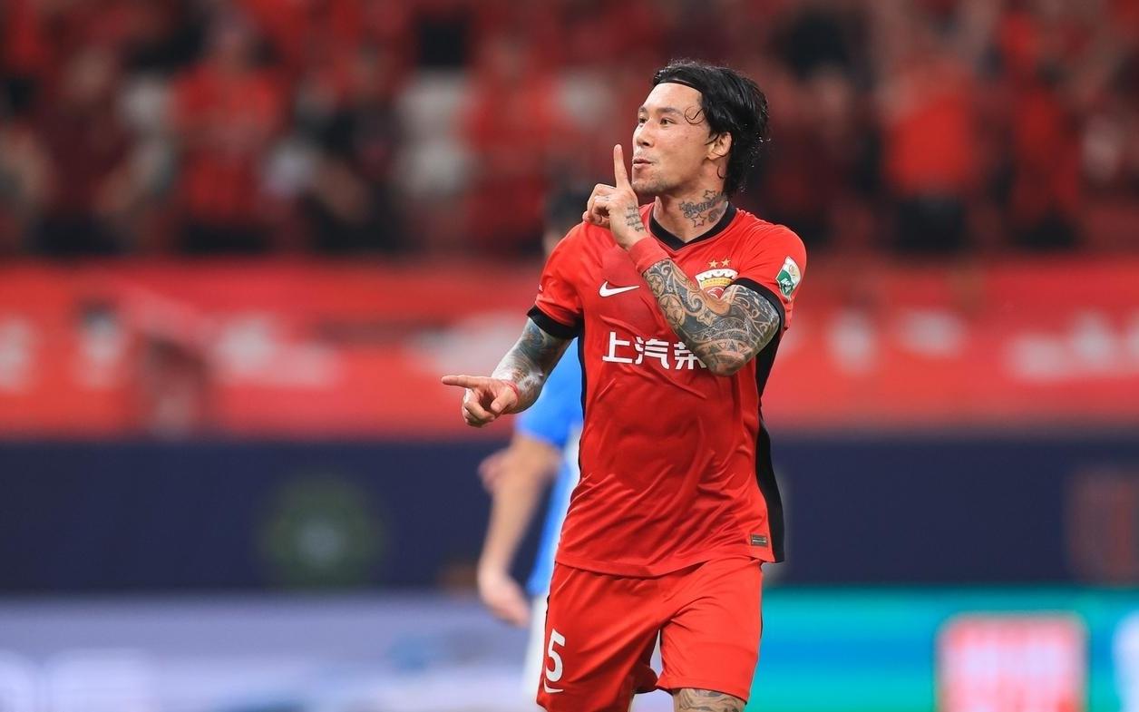 他是历史第一人，11次夺得中超冠军，血性十足公开宣布退出国足！