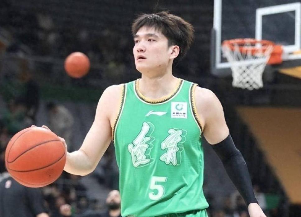 辽宁男篮再退役一人，篮网官宣裁两球员，石家庄翔蓝退出俱乐部杯