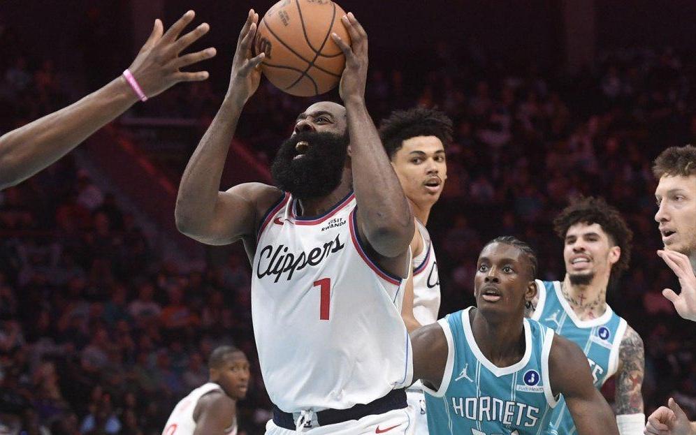 詹姆斯哈登狂砍55分，NBA世界为之沸腾