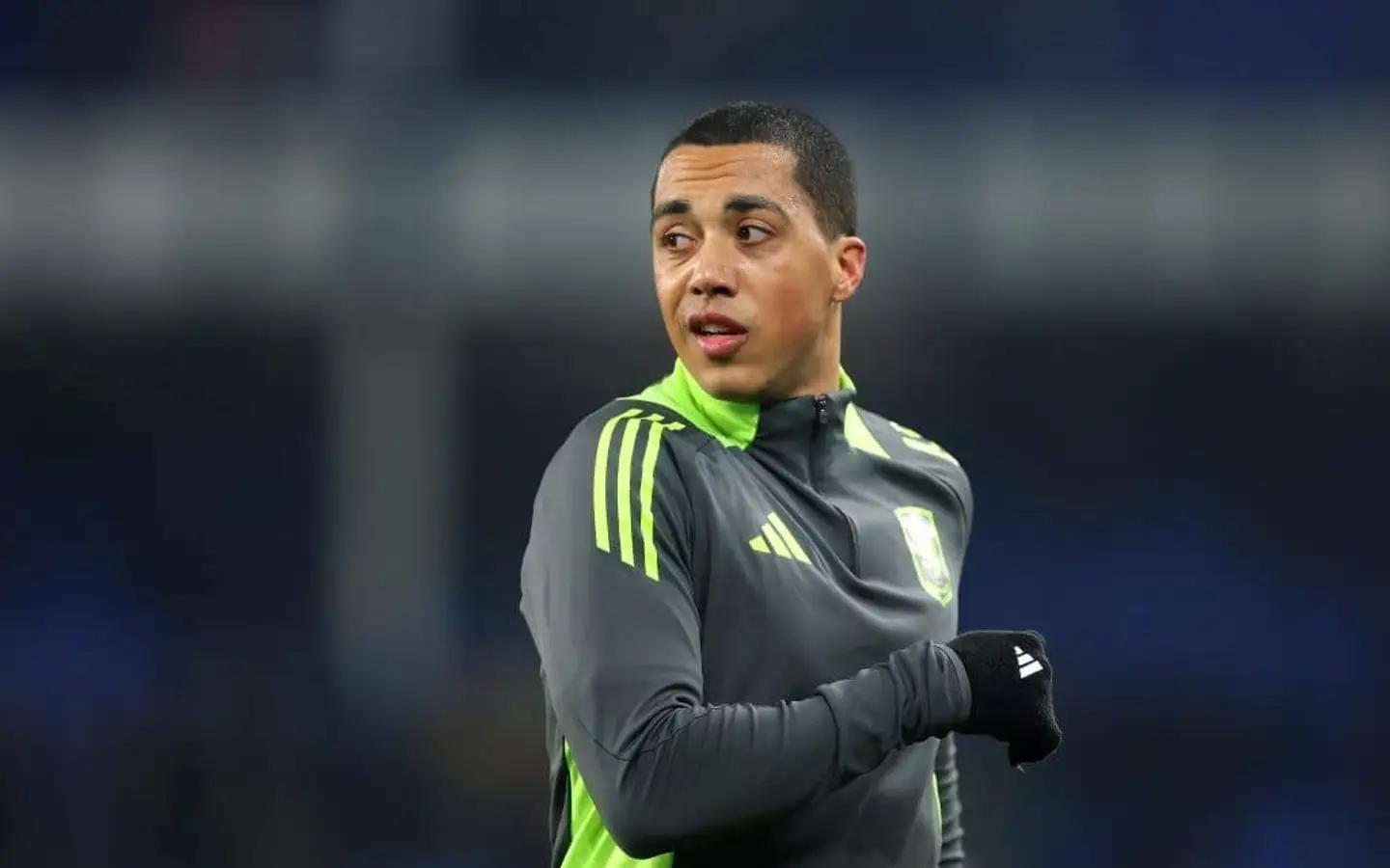 TA：维拉中场蒂勒曼斯预计将因小腿受伤再缺阵最多五周