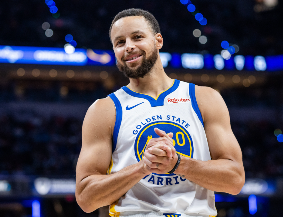 就在今天，这项79年NBA从来没人做到的纪录，被37岁的库里实现了