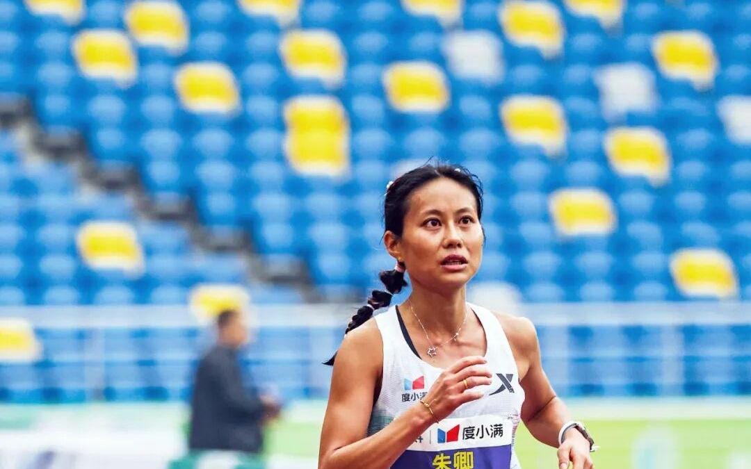 双城记之“东成西就”黄雪梅引领大众女子马拉松进入“黄金时代”