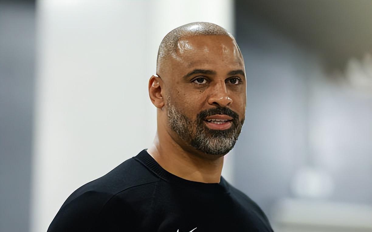 火箭主教练：戴维森在训练中表现出色，他抓住了我们给他的机会