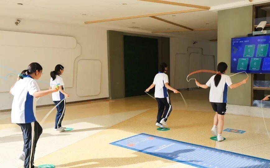 深圳小孩哥“声东击西”晃倒CBA球星，被赞“未来之星”