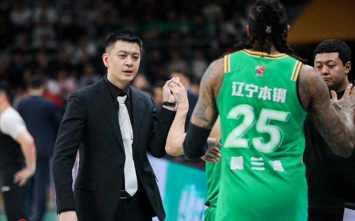 杨鸣承认在等下家！告别辽篮有3选择，有望联手周琦，1个难题无解