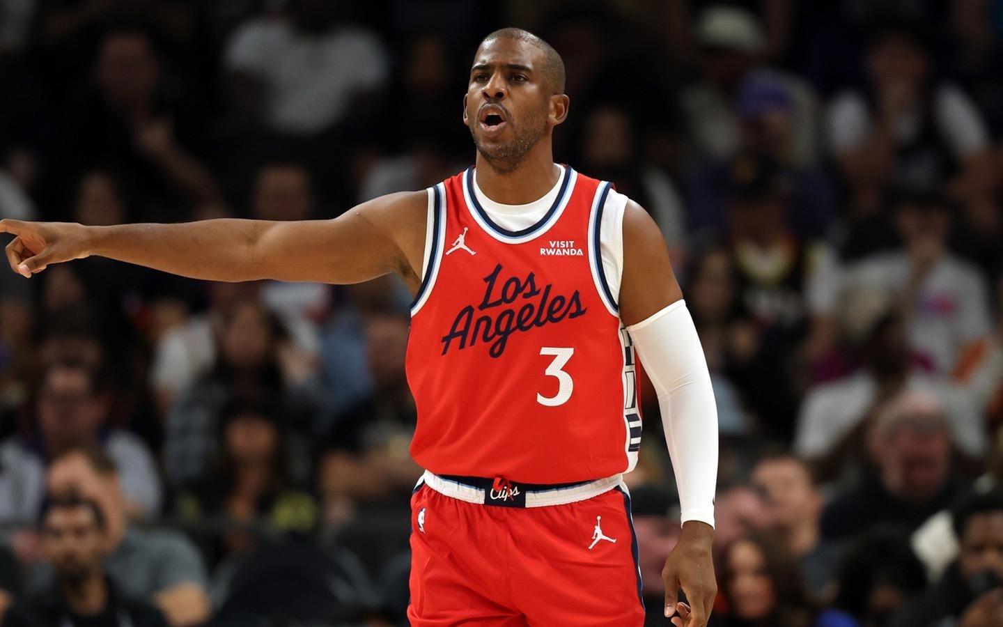 人气，快船克里斯保罗宣布退役后，在夏洛特受到球迷热烈掌声