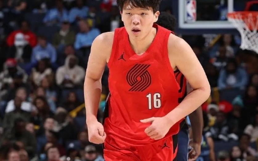 时隔5场再次出场！杨瀚森表现高效，值得更多时间！