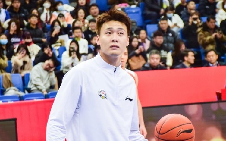 媒体人：翻CBA规定没找到平移合同的内容注册专员们可能理解更深