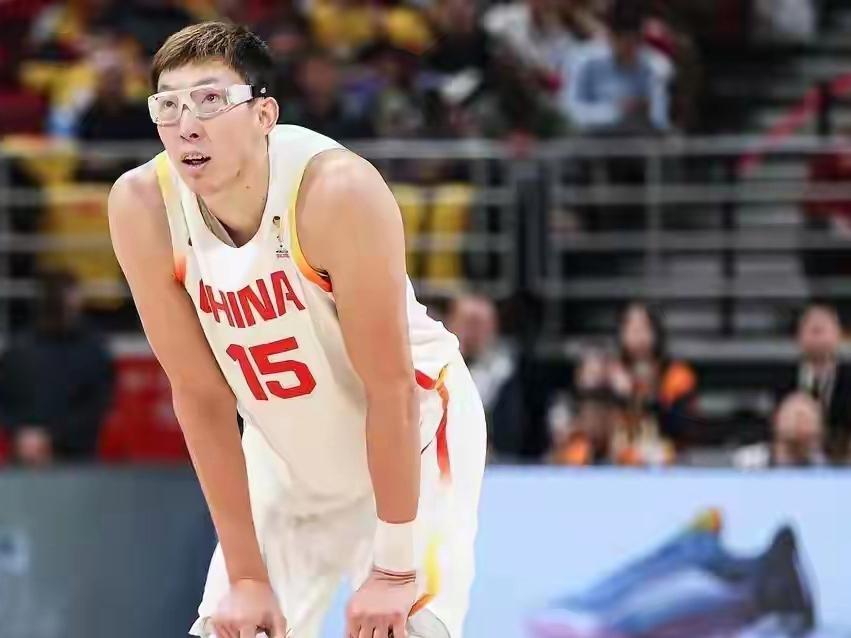 CBA最差控卫拿600万年薪，3中0仅得2分，他怎么进国家队的