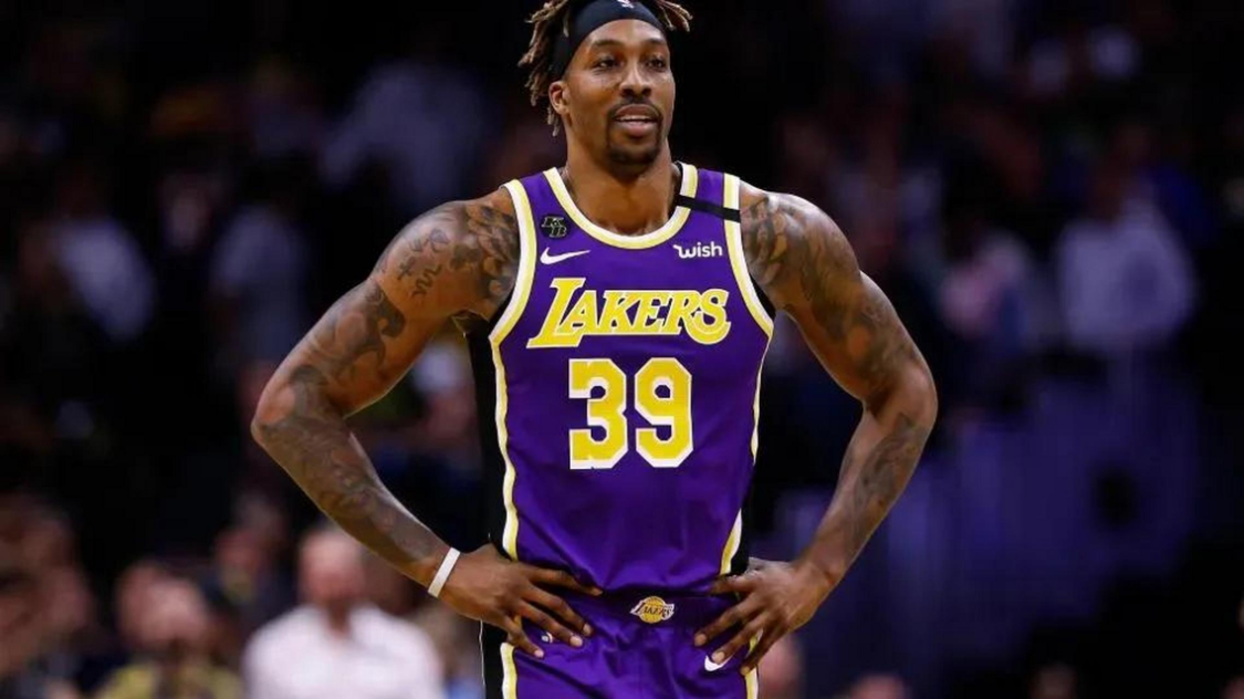 故意回避霍华德支持湖人园区冠军，却用错对象，双重打击