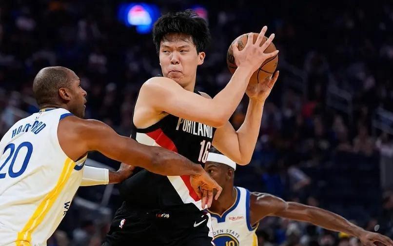杨瀚森NBA首秀6犯离场，4失误被黑粉怒喷，球队被逆转不背锅