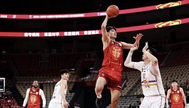 高效！王浩然场均27分率广东U22男篮夺冠，杨瀚森赞他为最强队友