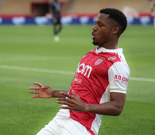 37秒闪击+双响！前巴萨10号涅槃重生：2场替补3球滑跪庆祝