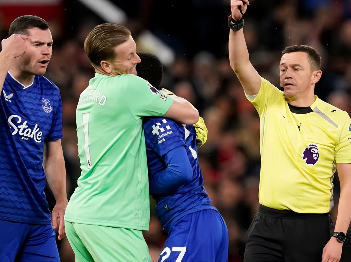 随着曼联01埃弗顿，英超第12轮结束了所有比赛，最新积分榜如下