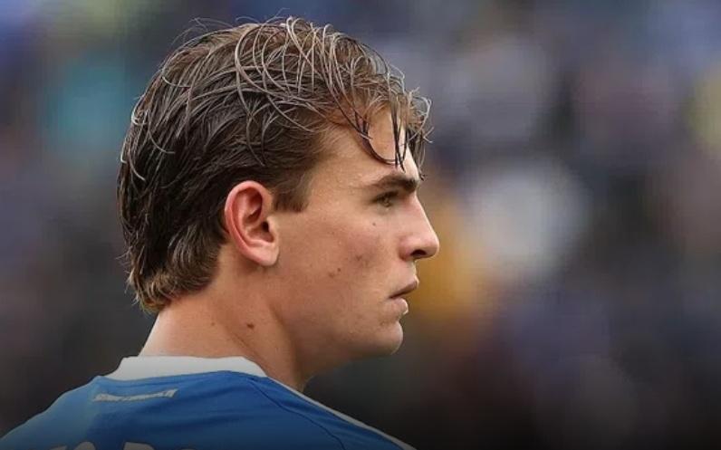 科莫总监：皇马在帕斯位置上有很多球员，但不意味着他得不到空间