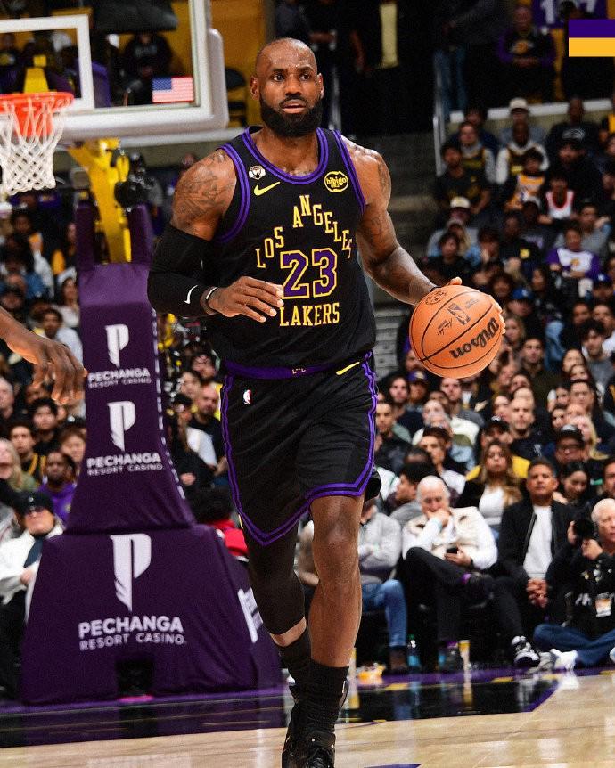 仅差1板创纪录，詹姆斯背靠背20中12砍31分9板10助，正负值+17