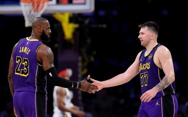 东詹组合！湖人有两名球星排在ESPN新赛季百大前十联盟唯一