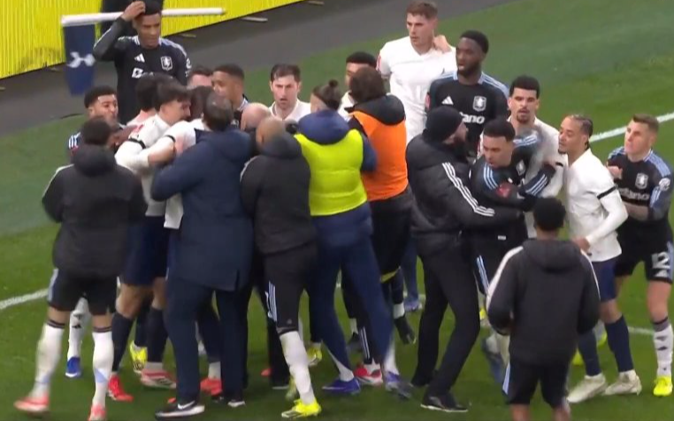 足总杯火爆1幕！葡国脚废人式飞铲引2次冲突，热刺维拉数十人干架