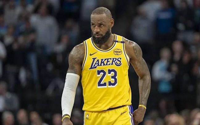 再休一场将无缘赛季末评奖，官方：詹姆斯缺阵今日对马刺一战