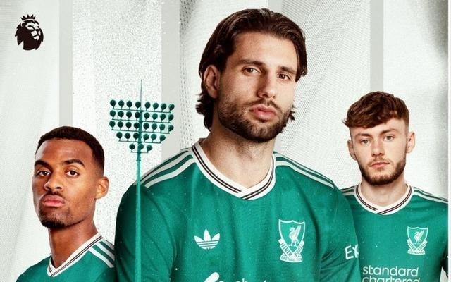 利物浦官推晒本轮英超海报：索博等人身披全新绿色客场球衣出镜