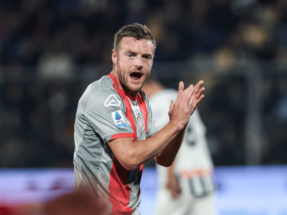 泪目！38岁瓦尔迪穿10号+斩意甲首球