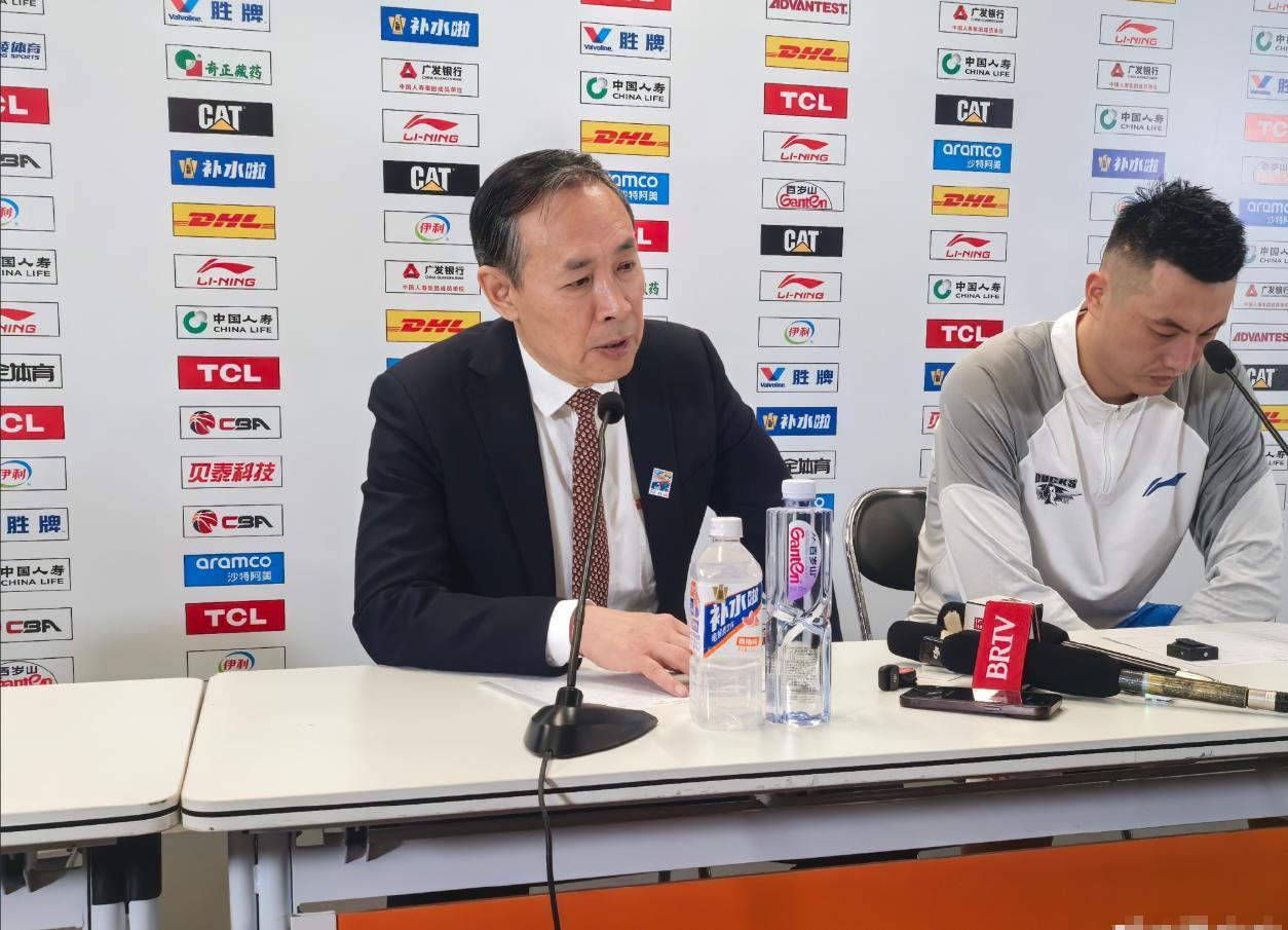 唉，球输了，但许导发布会没有输，又出金句，球迷：您老都是赢家