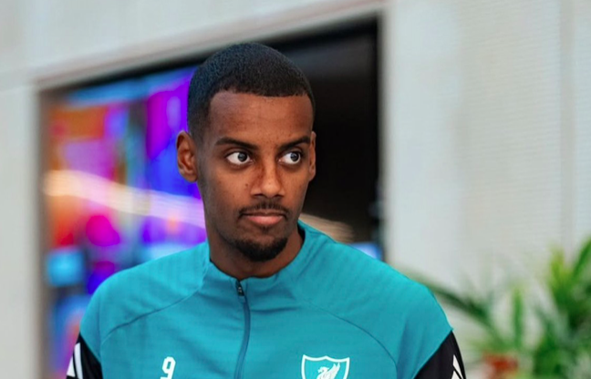 斯洛特面临重大抉择！26岁神锋成球队软肋，利物浦英超争四成疑