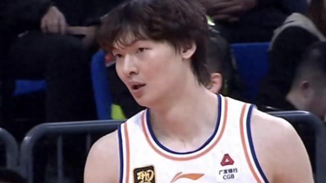 王哲林16分11板上海完胜新疆，上海就是新疆的榜样