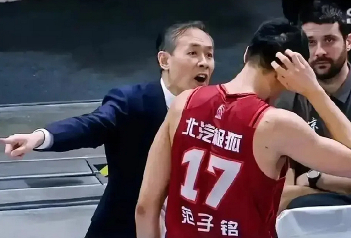 7分6板正负值最高！600万先生硬了一回，球迷：除空篮不中没黑点