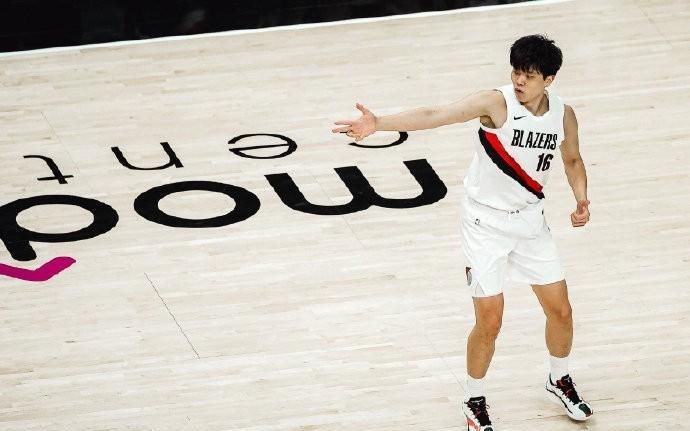 拓记：对火箭是杨瀚森本赛季最佳一战，他完全在场上站得住脚