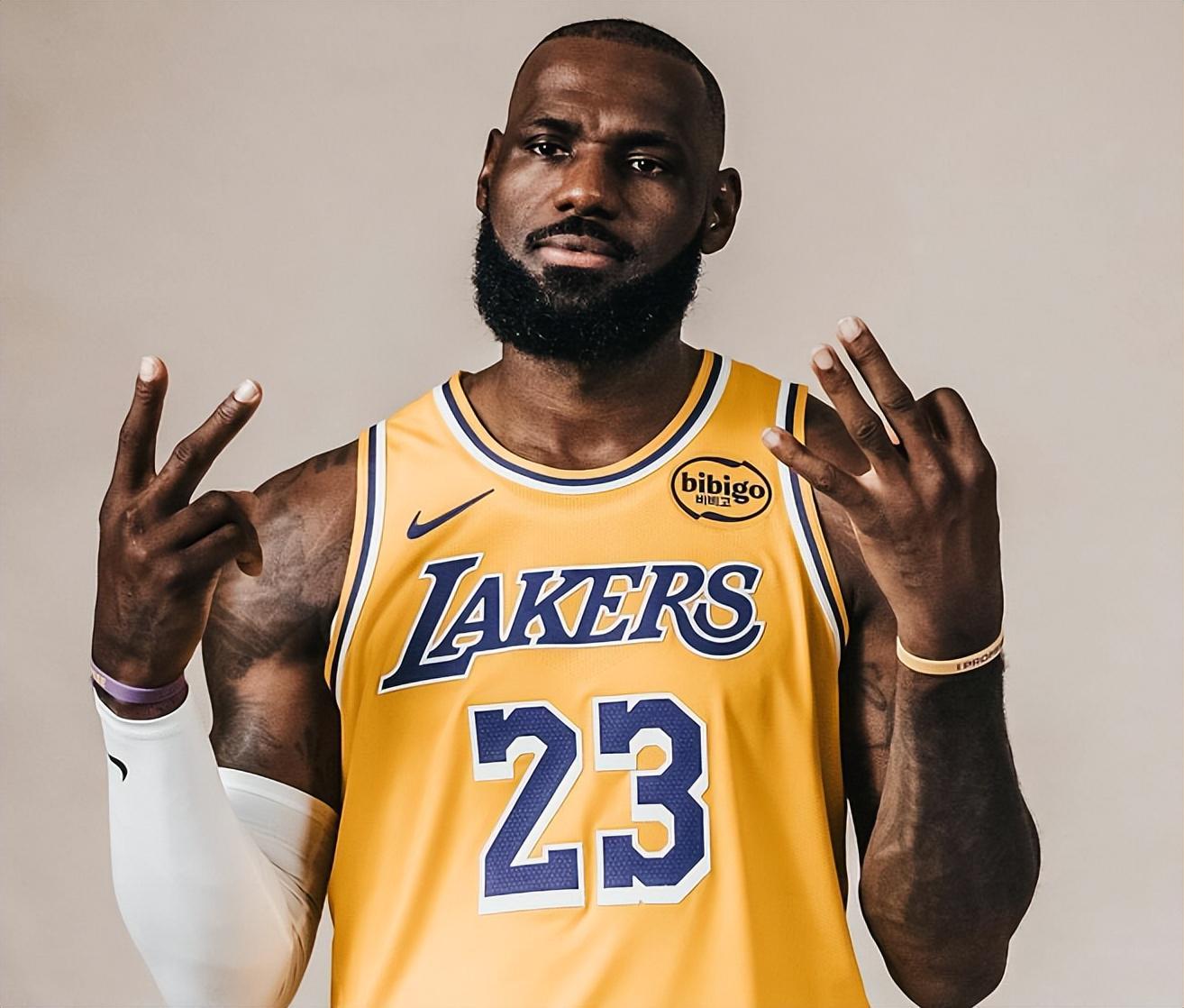 1年5263万美金，缺席揭幕战！老詹终结神级纪录，雷迪克无奈发声