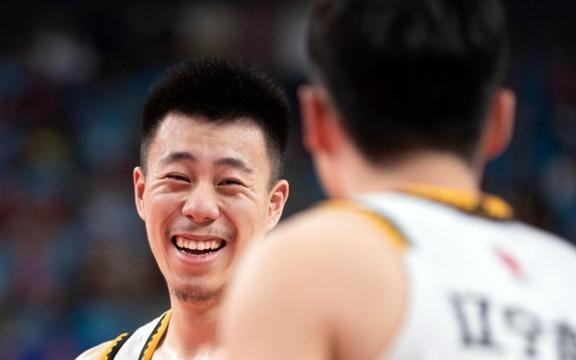 张镇麟转会上海男篮，不成功便成笑话