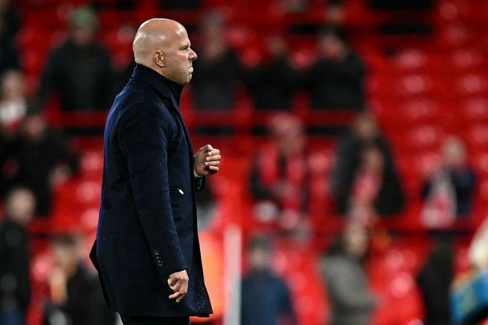 利物浦主场投降03后球迷愤怒退场!斯帅遭对手嘲讽:明早下课