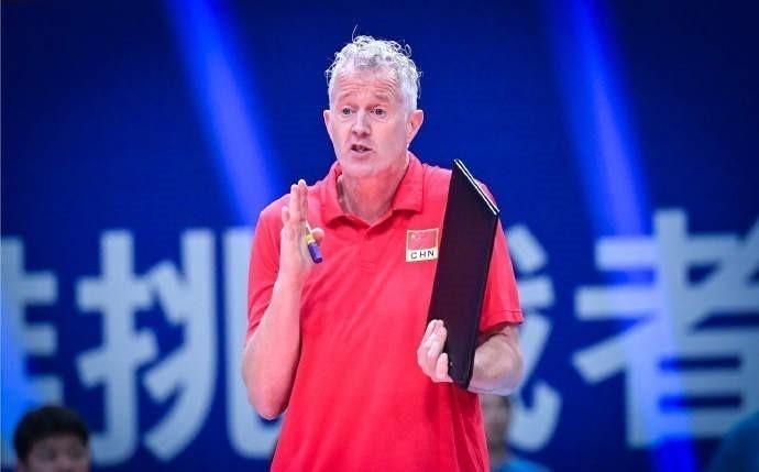 中国男排主帅海宁现身全运会，称需建