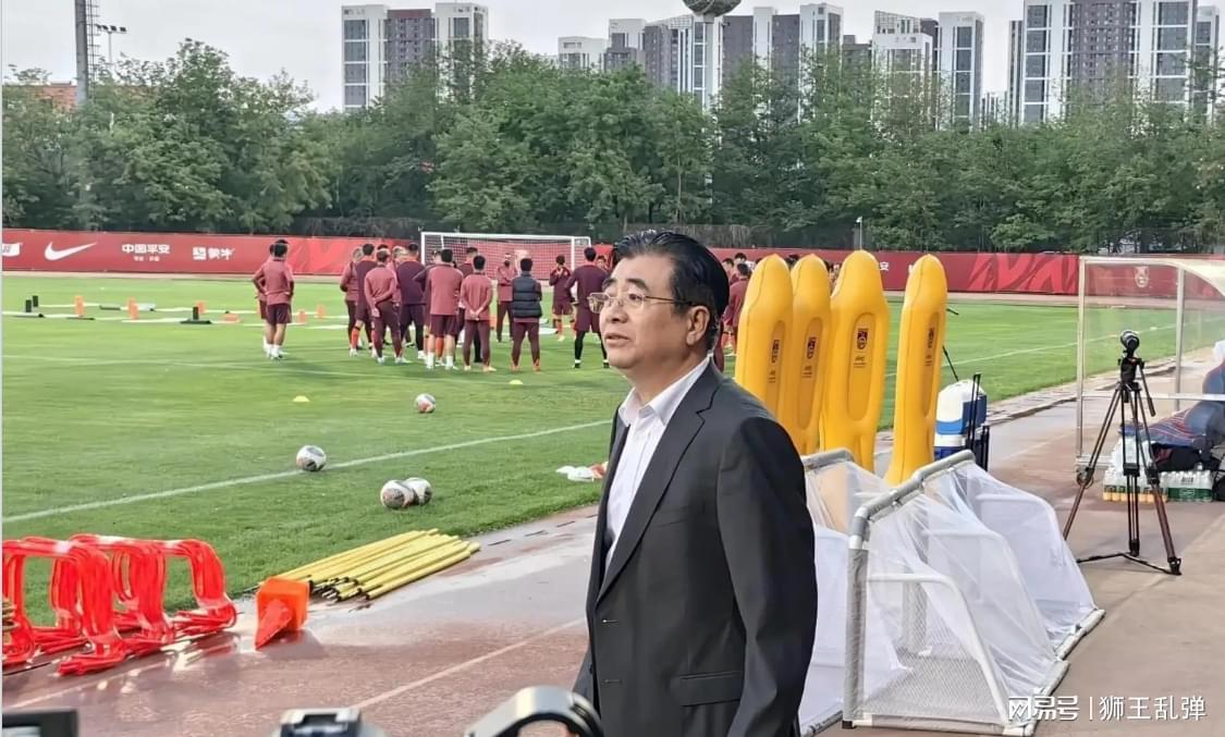 从内部歧义到甩锅足联，这“回马枪”太狠：泰山若走，谁扛得住